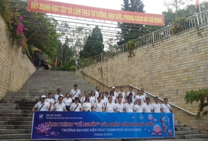 Đại học Kiến trúc TP.Hồ Chí Minh tổ chức "Về nguồn" thăm quê Bác