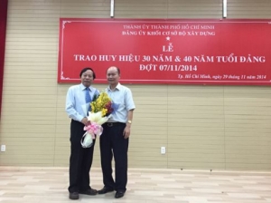 Lễ trao huy hiệu 30 năm, 40 năm tuổi Đảng