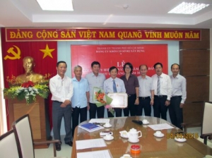 NGƯT Lê Quang Quý nhận huy hiệu 40 năm tuổi Đảng