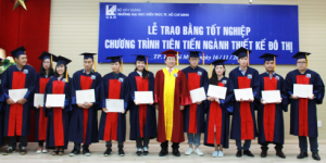 Sinh viên chương trình tiên tiến ngành thiết kế đô thị nhận bằng tốt nghiệp