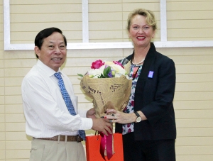 SV hào hứng với buổi nói chuyện của nguyên Chủ tịch Hội KST Hoàng gia Vương quốc Anh