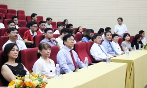 Sinh viên Đại học Kiến trúc TP.Hồ Chí Minh nhận học bổng Lê Mộng Đào