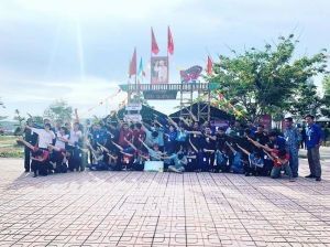 Hội trại tuổi trẻ giữ biển