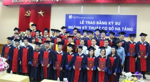 Lễ trao bằng tốt nghiệp ngành kỹ thuật cơ sở hạ tầng KD12