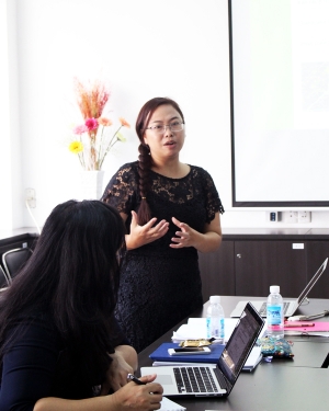 NCS Phạm Thị Ái Thủy báo cáo tiểu luận tổng quan và chuyên đề luận án tiến sĩ