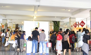 Sôi nổi chợ phiên “Xuân Yêu Thương” trường Đại học Kiến trúc TP.Hồ Chí Minh