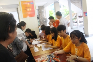 Tưng bừng chào đón tân sinh viên UAH khóa 2019