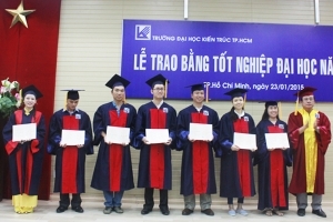 131 tân cử nhân hệ vừa làm vừa học nhận bằng tốt nghiệp