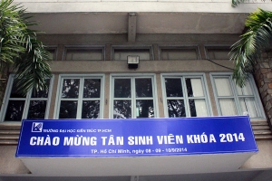 Tân sinh viên nô nức nhập học
