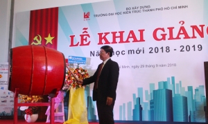 Khai giảng năm học 2018-2019: Sinh viên UAH nhận tài trợ học bổng gần 1,5 tỷ đồng