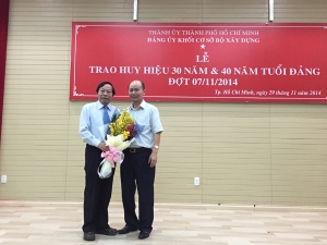 Lễ trao huy hiệu 30 năm, 40 năm tuổi Đảng