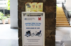 Quyên góp từ thiện chương trình “Xe lăn tình thương” của Quỹ hỗ trợ cộng đồng học bổng Lawrence S.Ting