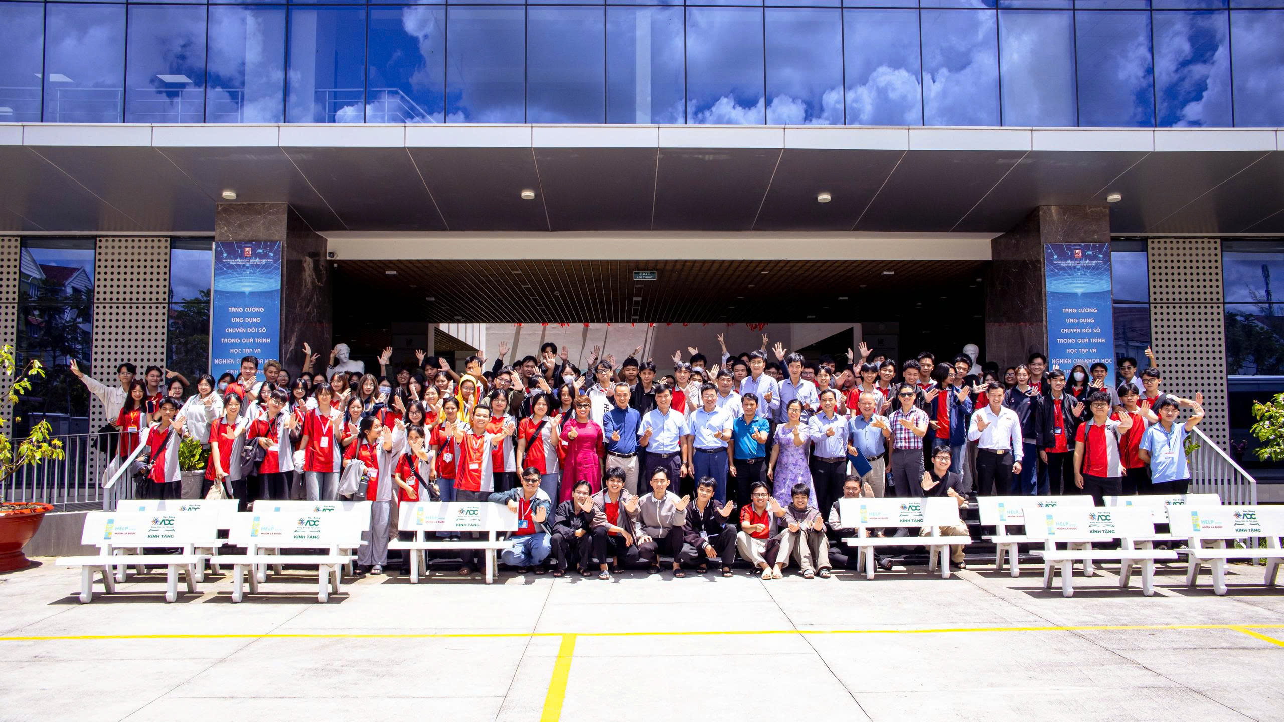 Lãnh đạo Nhà trường gặp gỡ sinh viên tại cơ sở Cần Thơ