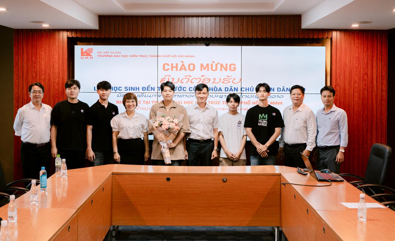 Chào mừng 05 lưu học sinh Lào nhập học tại Trường Đại học Kiến trúc Thành phố Hồ Chí Minh năm học 2025-2026