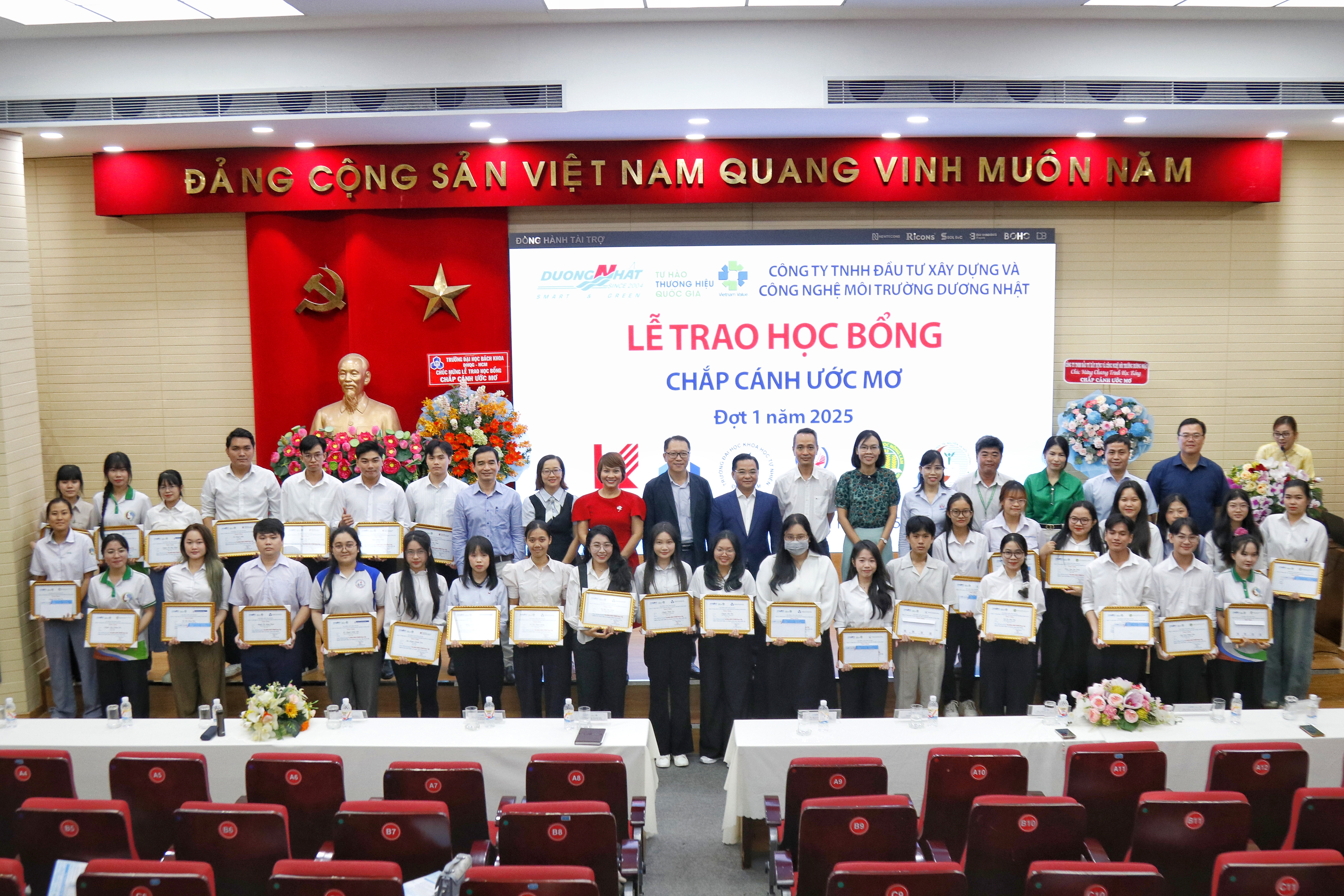 Học bổng “Chắp cánh ước mơ” 2024 - 2025: Lan tỏa giá trị nhân văn, tiếp sức sinh viên vượt khó