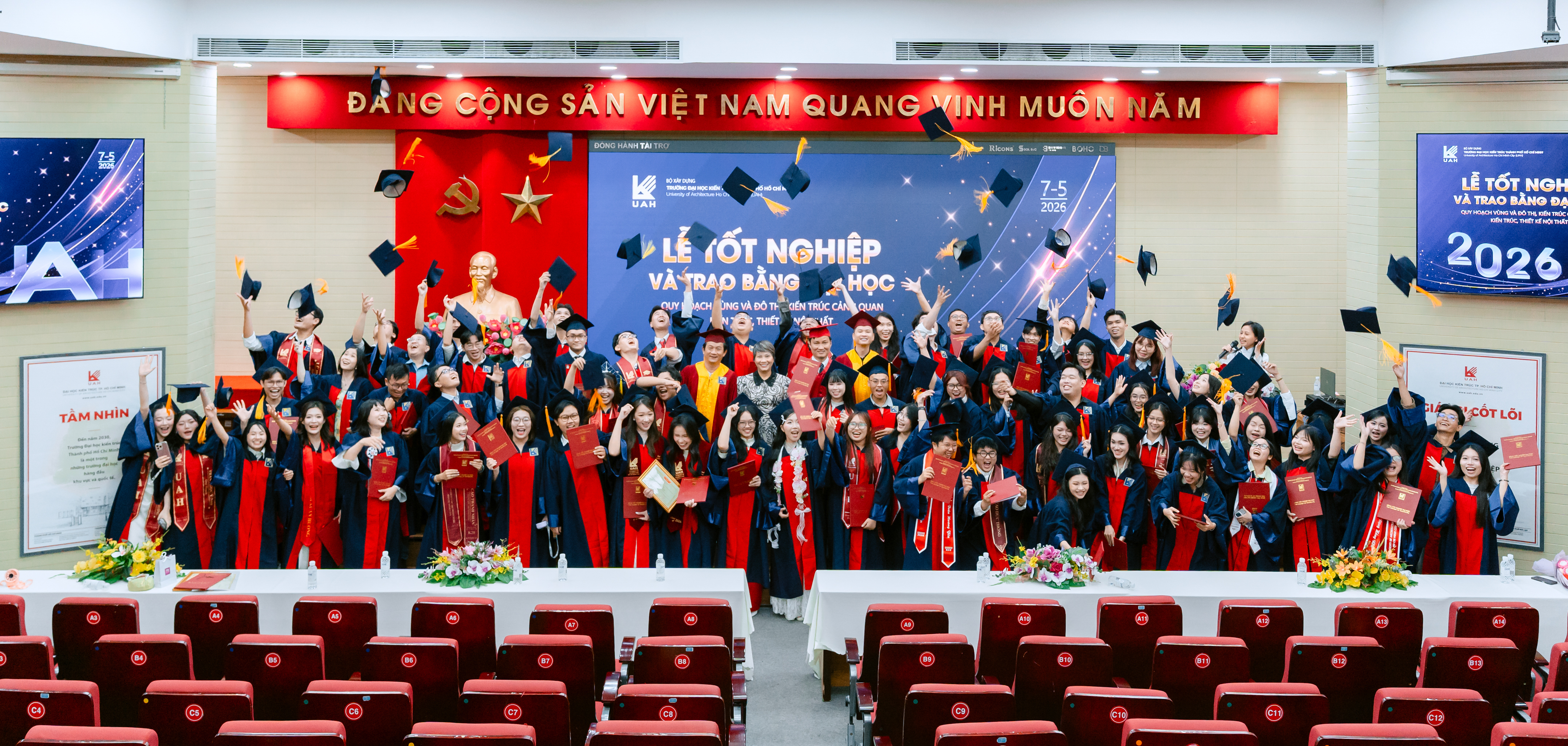 203 tân Kiến trúc sư, tân Cử nhân UAH tốt nghiệp: Mang bản lĩnh người làm nghề bước vào thực tiễn