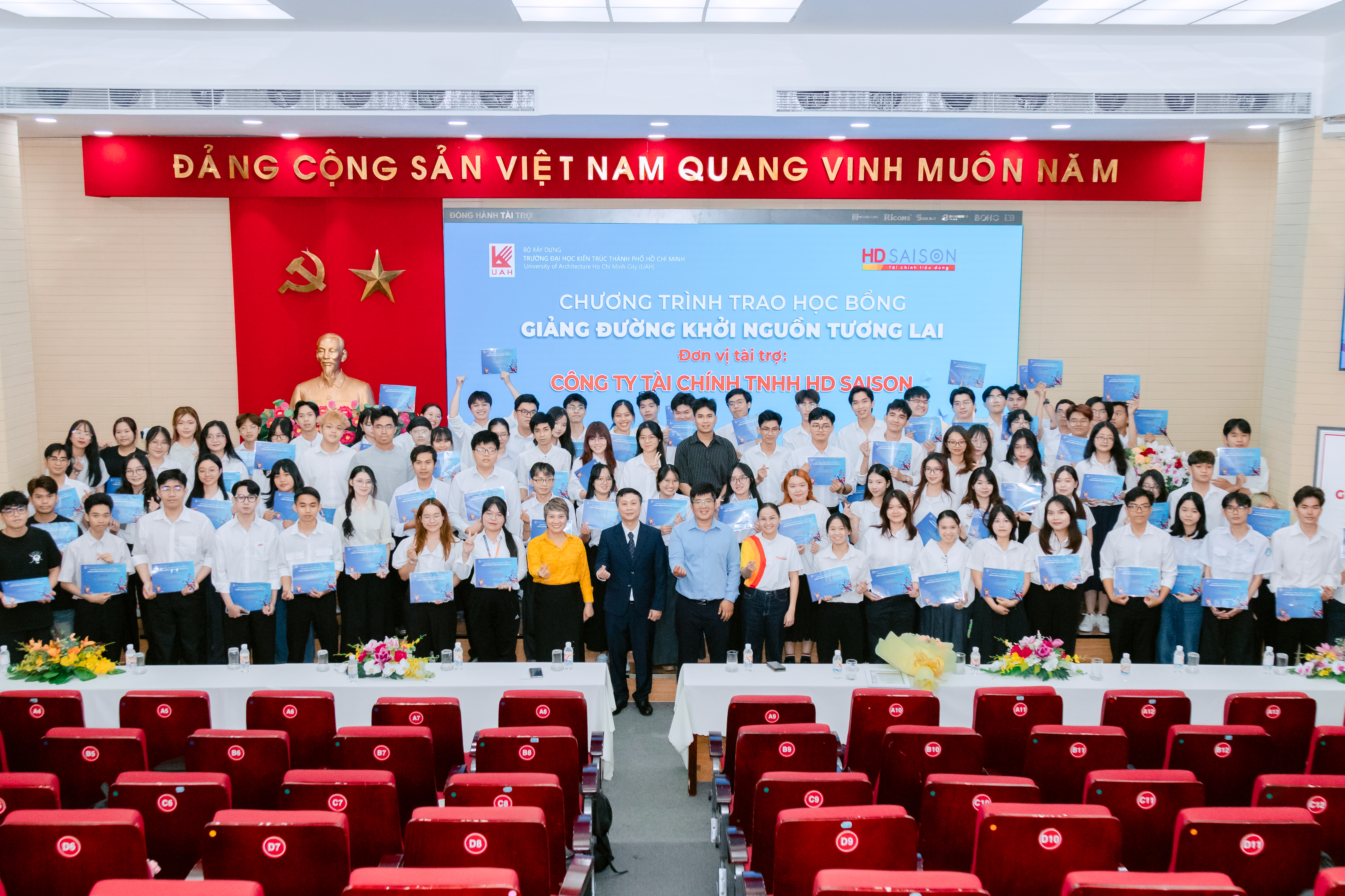 HD SAISON đồng hành tiếp bước cùng sinh viên UAH