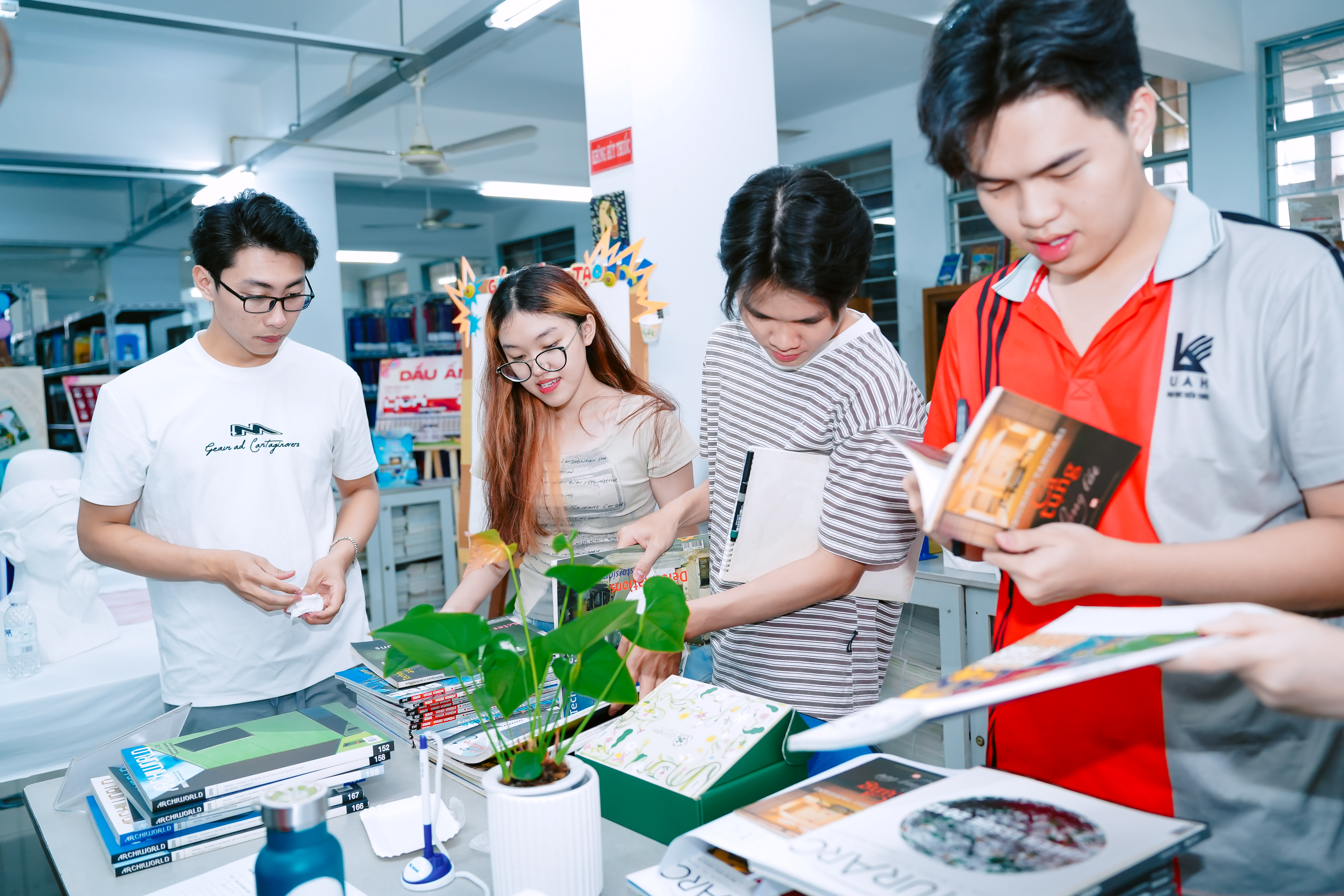 Sôi nổi chuỗi hoạt động hưởng ứng Ngày Sách và Văn hóa đọc Việt Nam 21/4 tại UAH