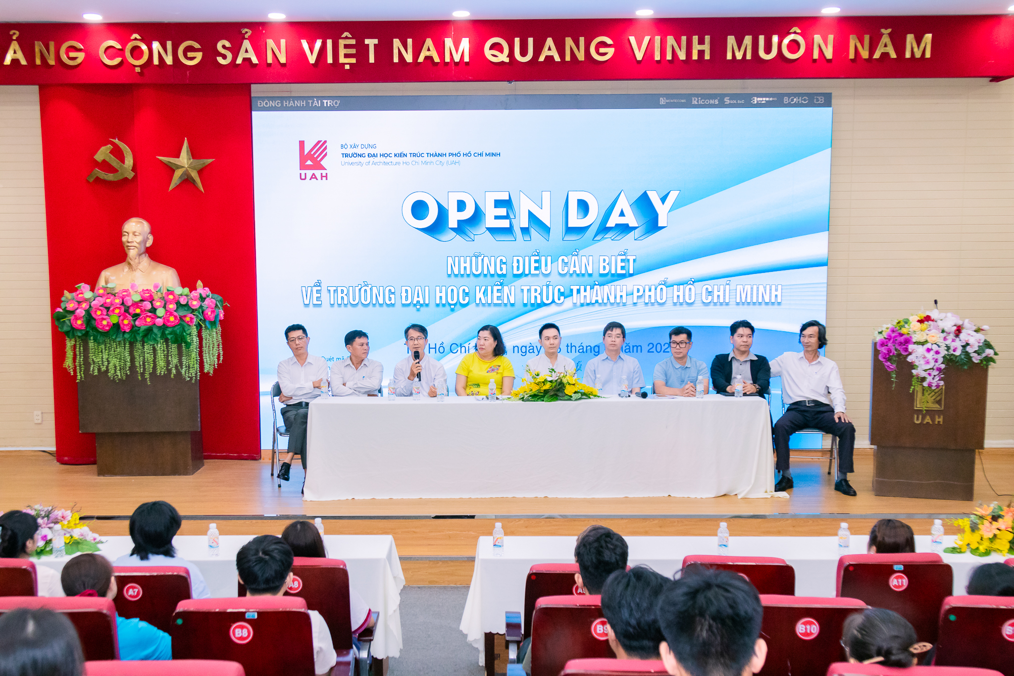 Tăng tốc mùa tuyển sinh, người dự tuyển gấp rút đăng ký thi năng khiếu