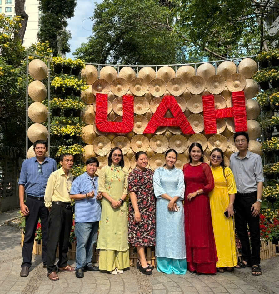 Trung tâm Thông tin và Thư viện