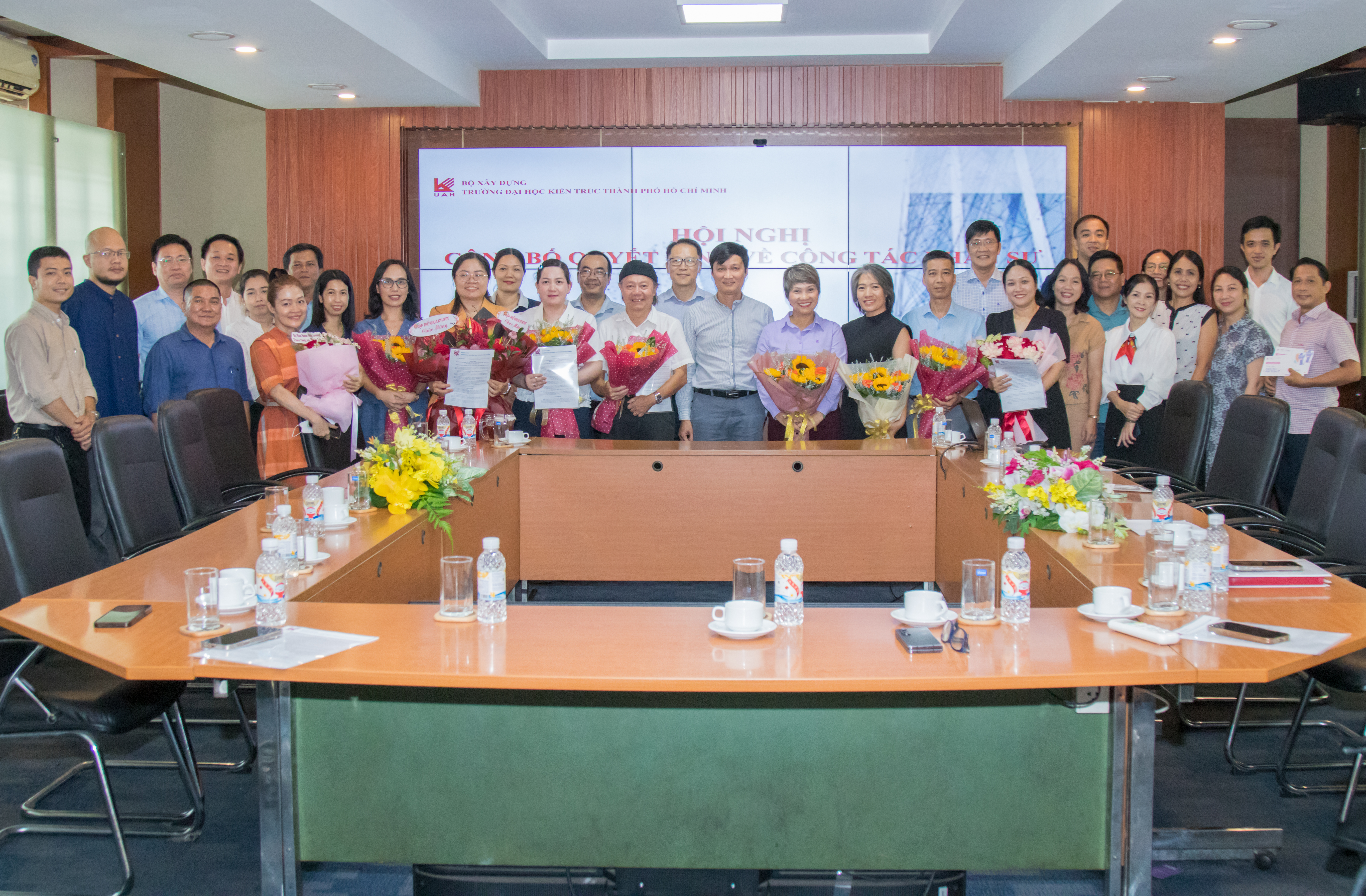 UAH công bố quyết định nhân sự, tăng cường năng lực quản trị và đào tạo
