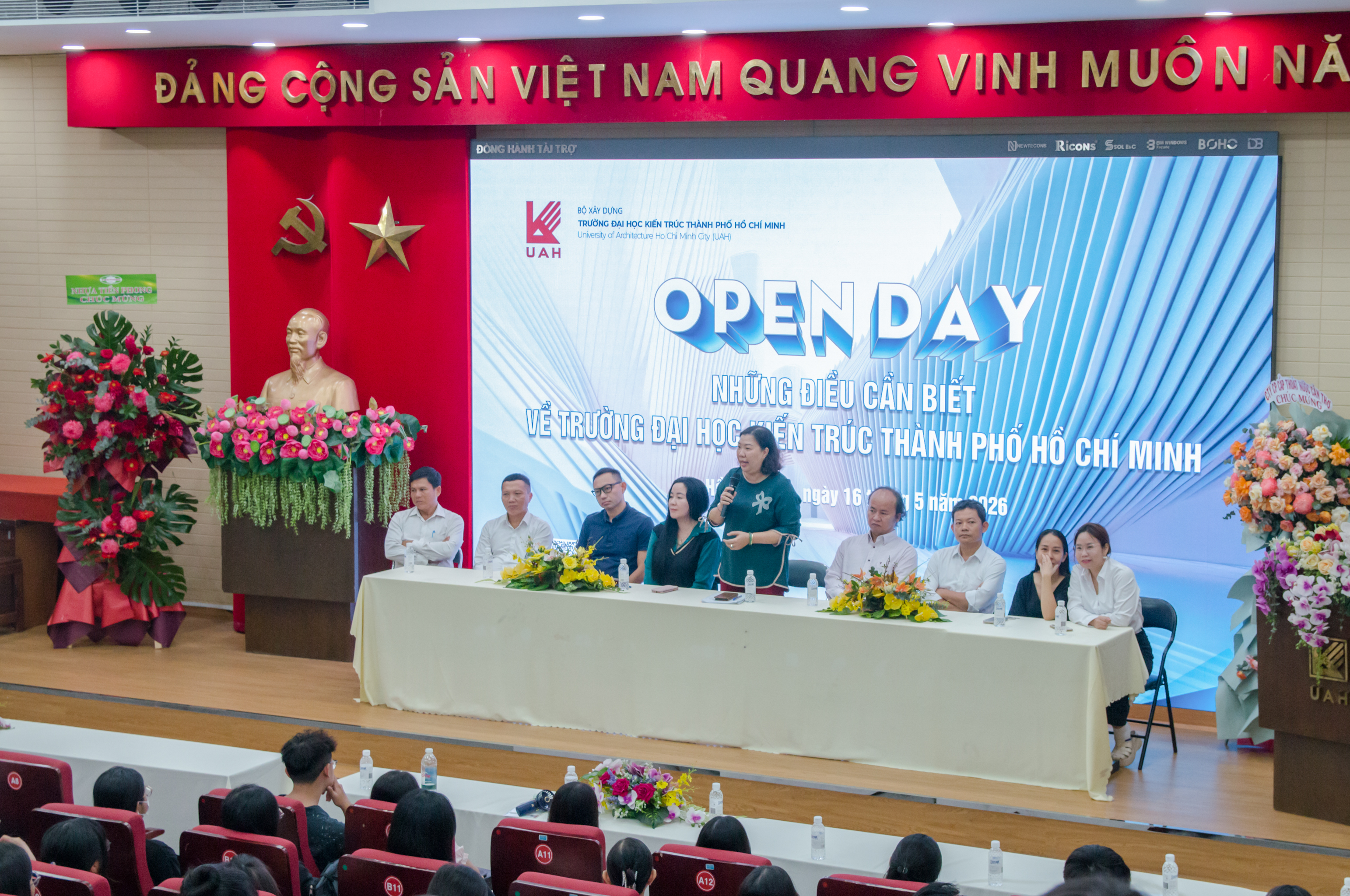 UAH gỡ rối mùa chọn ngành, tiếp lửa trước kỳ thi năng khiếu