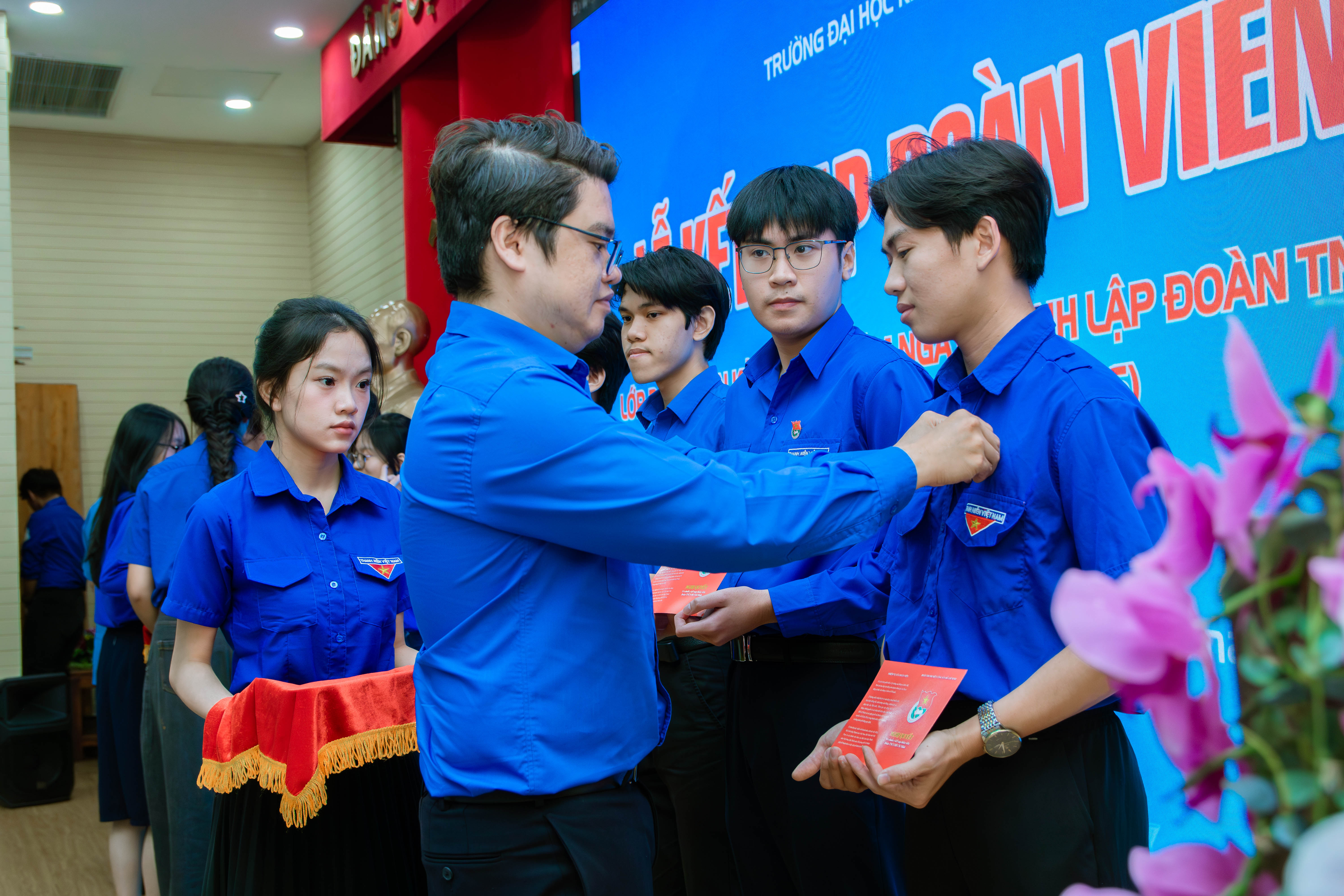 UAH tổ chức Lễ kết nạp đoàn viên và Diễn đàn thanh niên: Bồi dưỡng lực lượng kế thừa sự nghiệp cách mạng