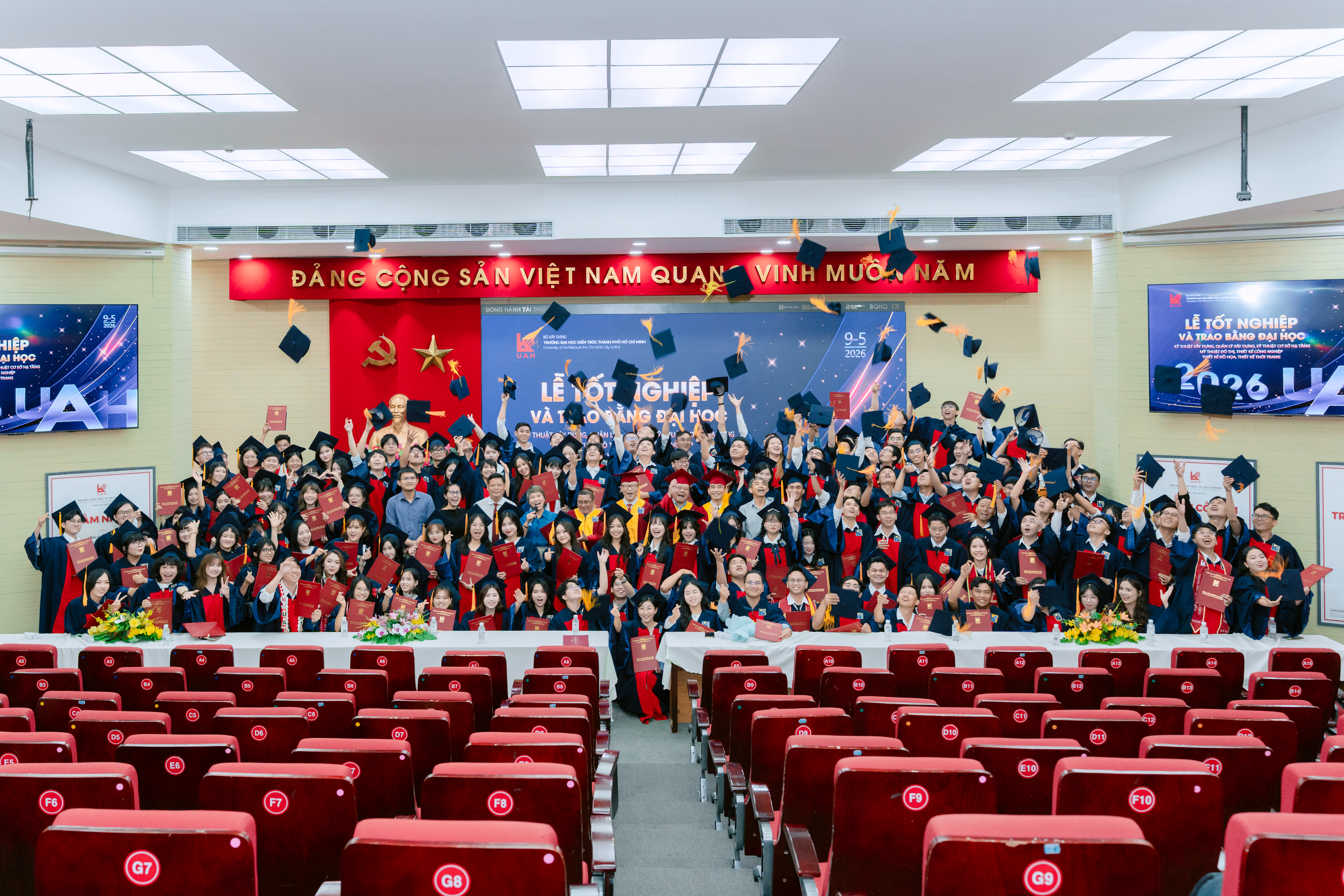 UAH trao bằng tốt nghiệp năm 2026: Dấu mốc của nỗ lực, trách nhiệm và khát vọng