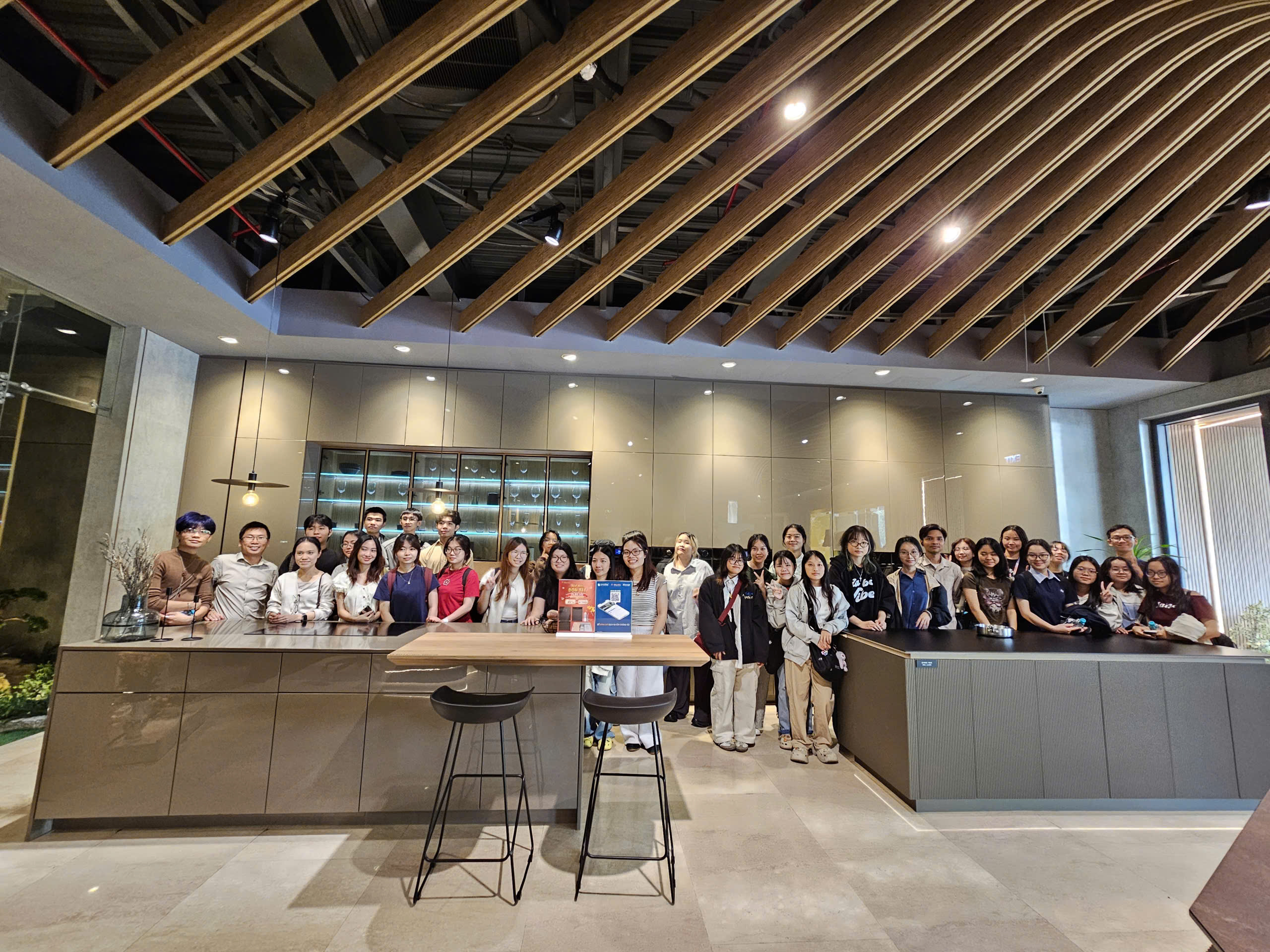 Chuyến tham quan thực tế của sinh viên khoa Kiến trúc Nội thất tại showroom An Cường