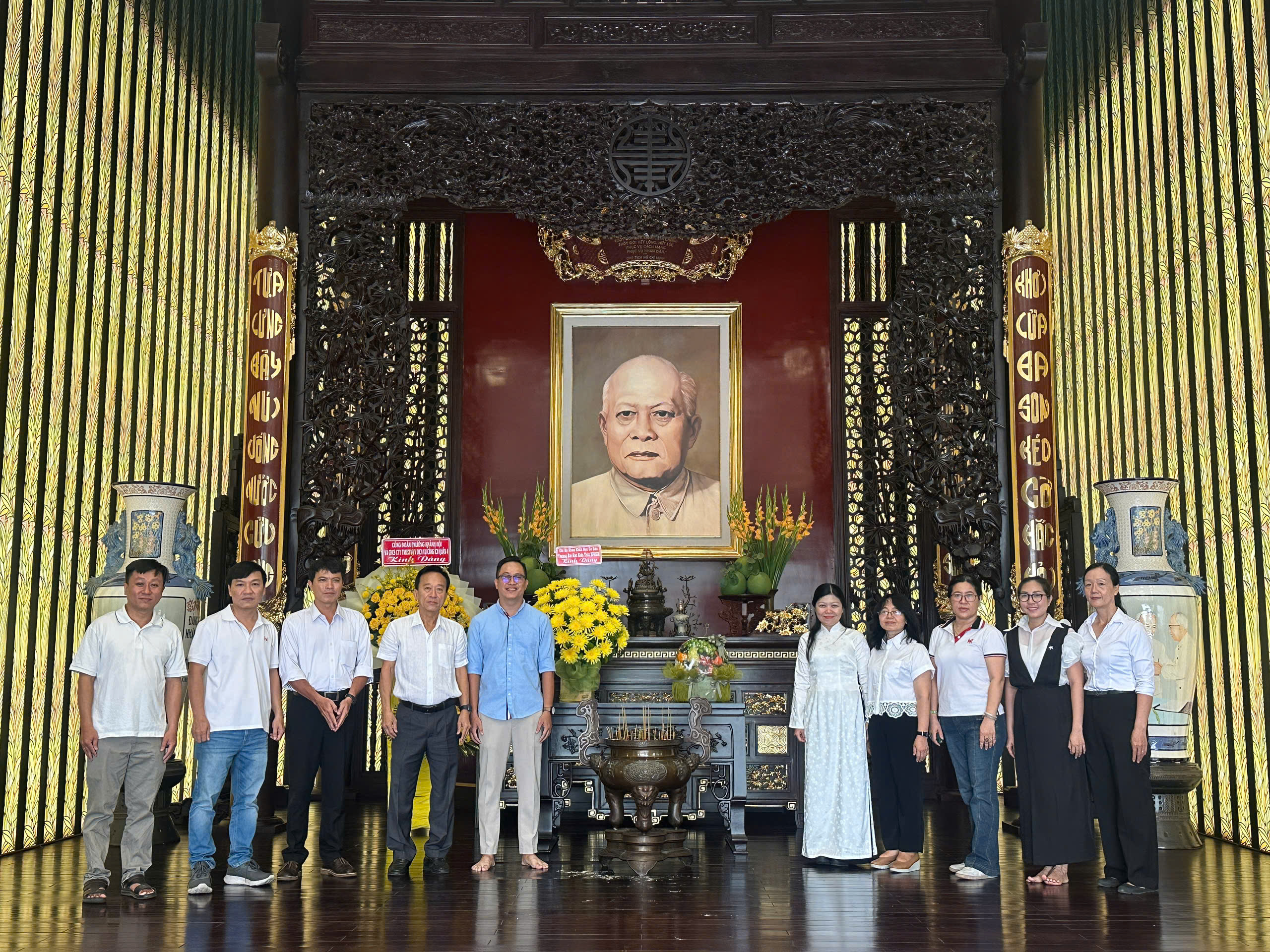 Hoạt đồng về nguồn của Chi bộ khoa Khoa học cơ bản tại Bảo tàng Tôn Đức Thắng