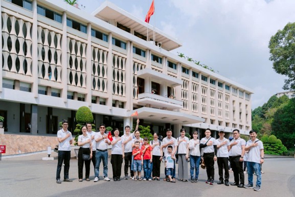 Khoa Khoa học cơ bản tham quan thực tế tại di tích Quốc gia đặc biệt - Dinh Độc lập