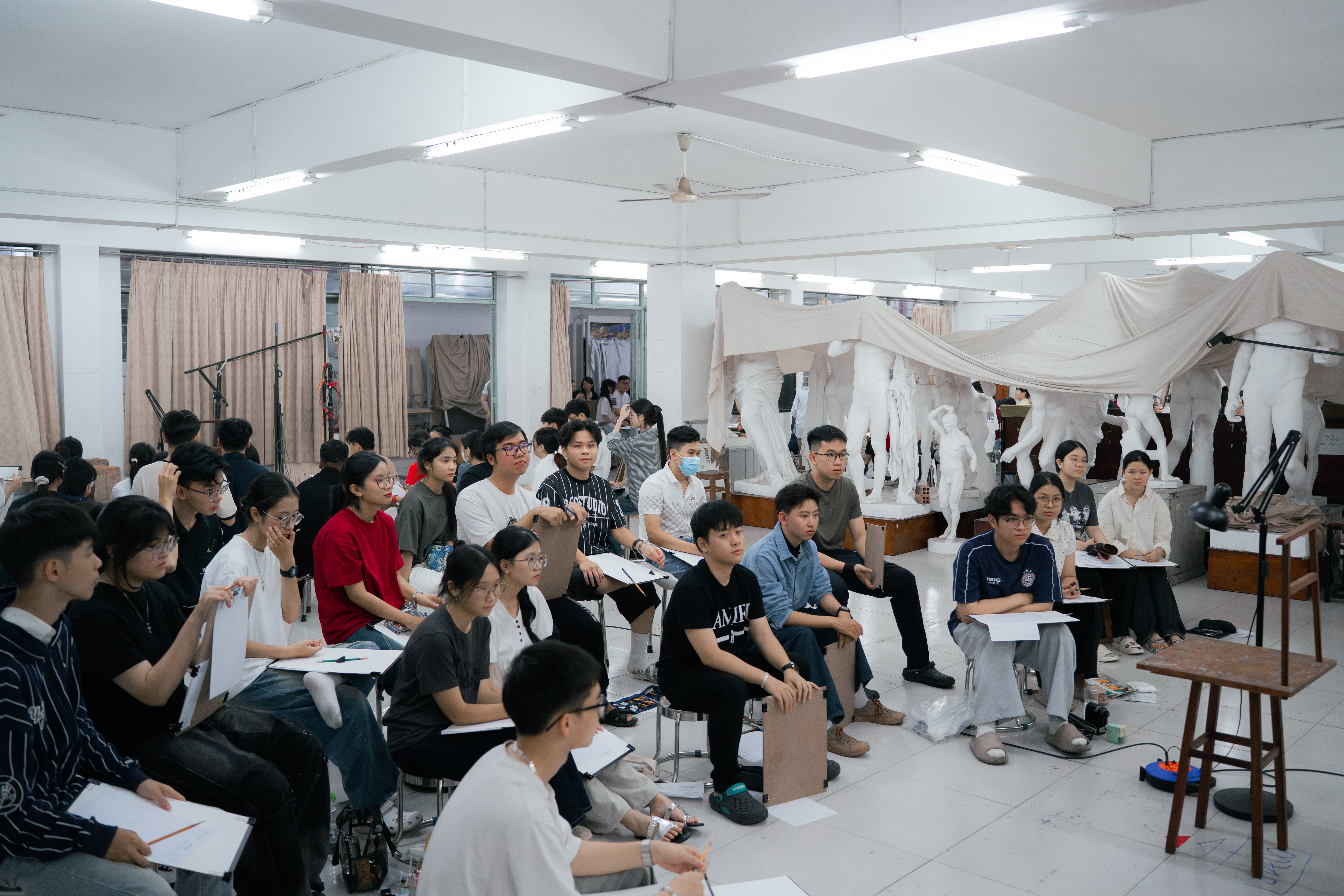 Ngày thi năng khiếu cuối cùng tại UAH và những hành trình không quản đường xa