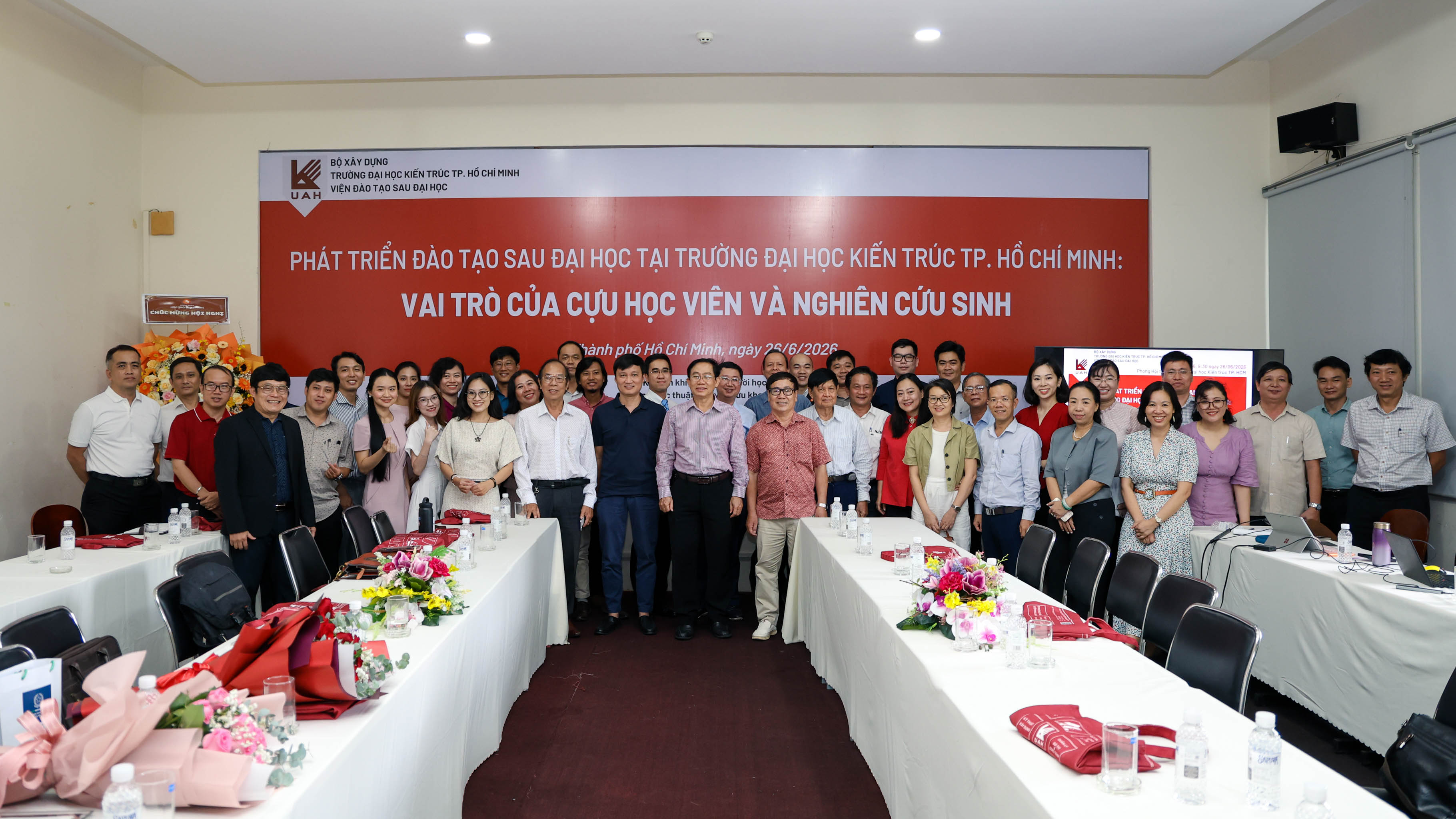 Phát huy vai trò cựu học viên, nghiên cứu sinh trong phát triển đào tạo sau đại học tại UAH