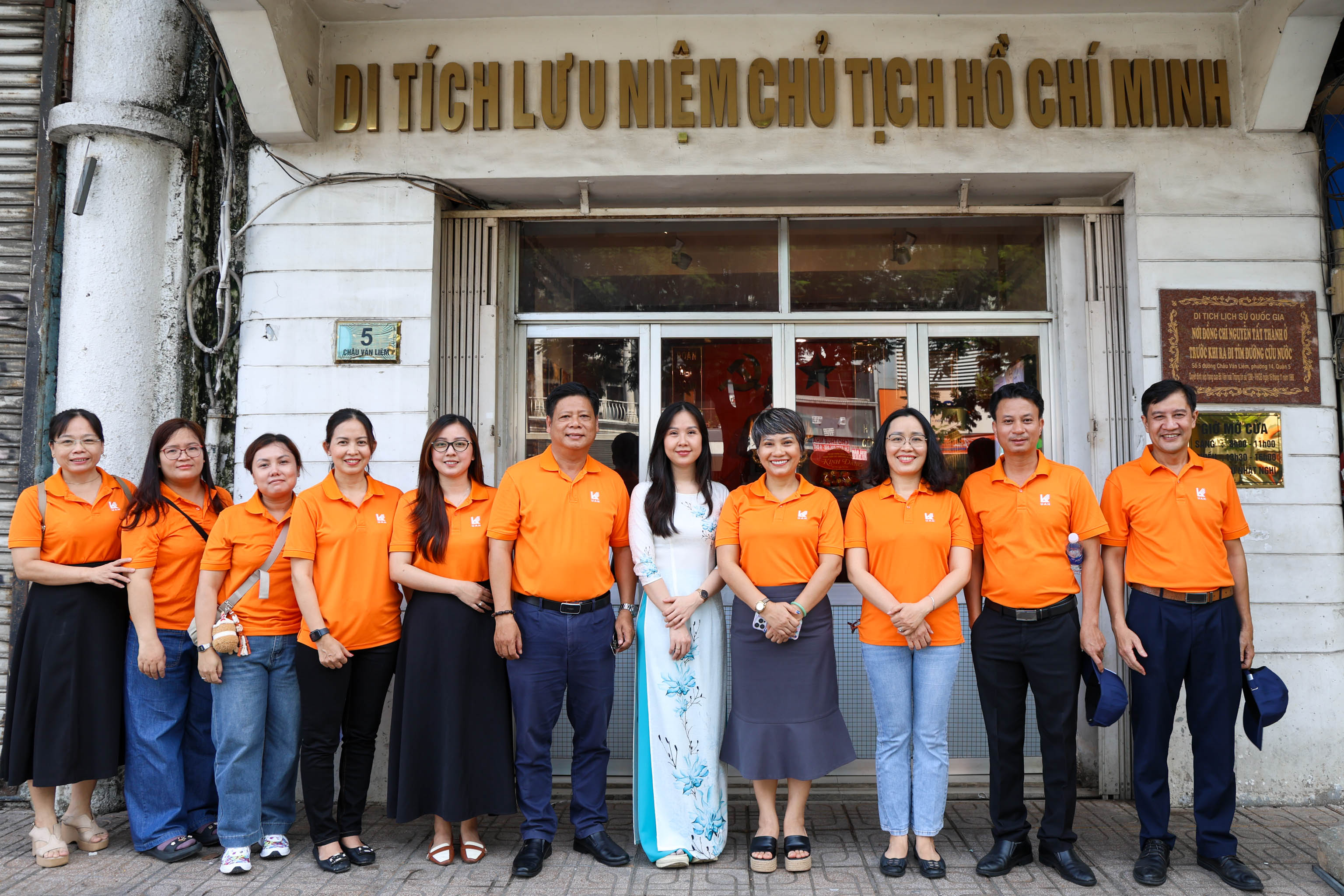 Sinh hoạt chuyên đề kết hợp về nguồn tại Nhà lưu niệm Bác Hồ, hướng tới kỷ niệm 50 năm Thành phố mang tên Bác