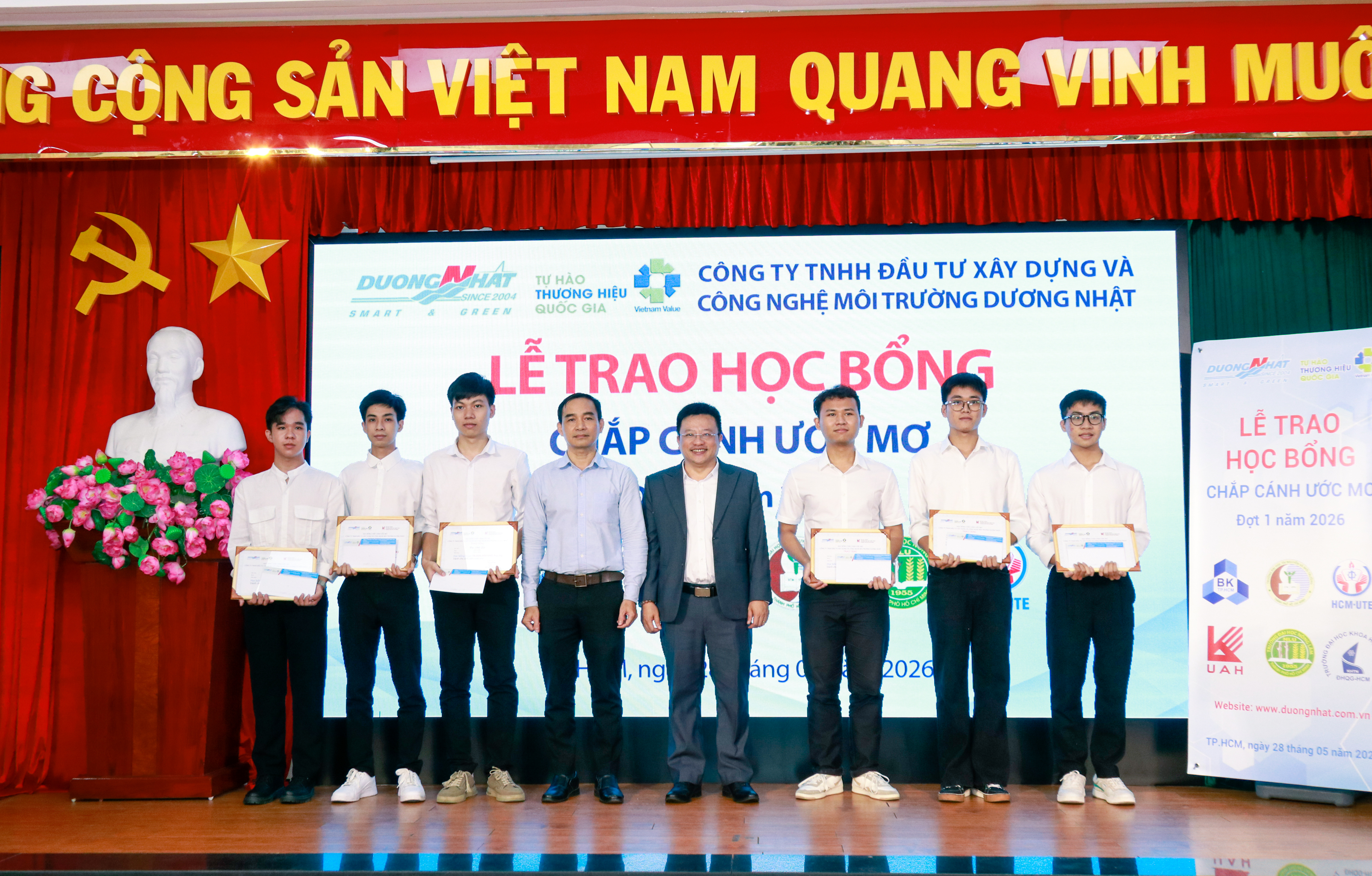 Trao học bổng “Chắp cánh ước mơ” đợt 1 năm 2026 cho sinh viên vượt khó, học giỏi