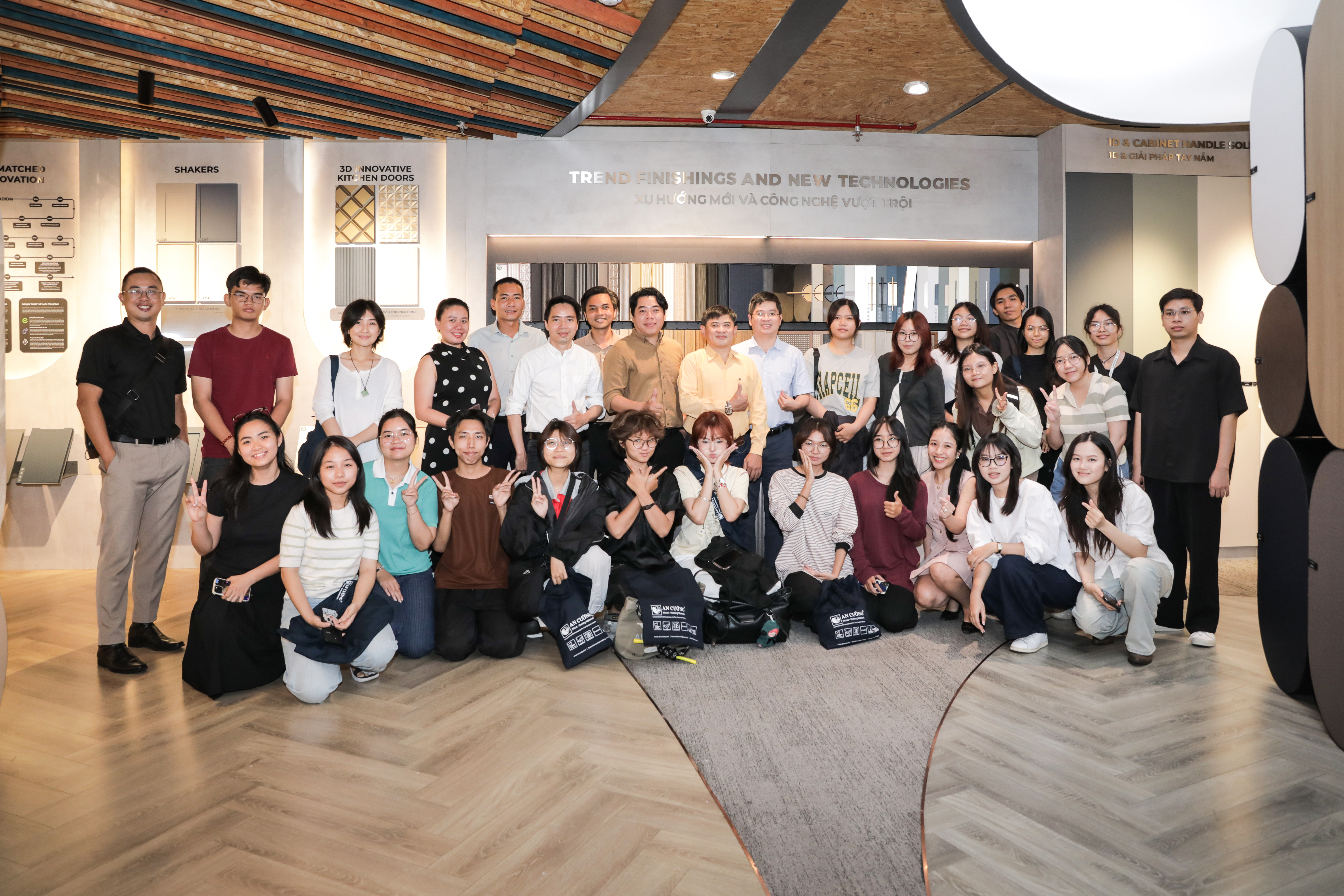 THAM QUAN SHOWROOM AN CƯỜNG  VÀ BẢO VỆ TOP 15 ĐỒ ÁN XUẤT SẮC NĂM HỌC 2025–2026