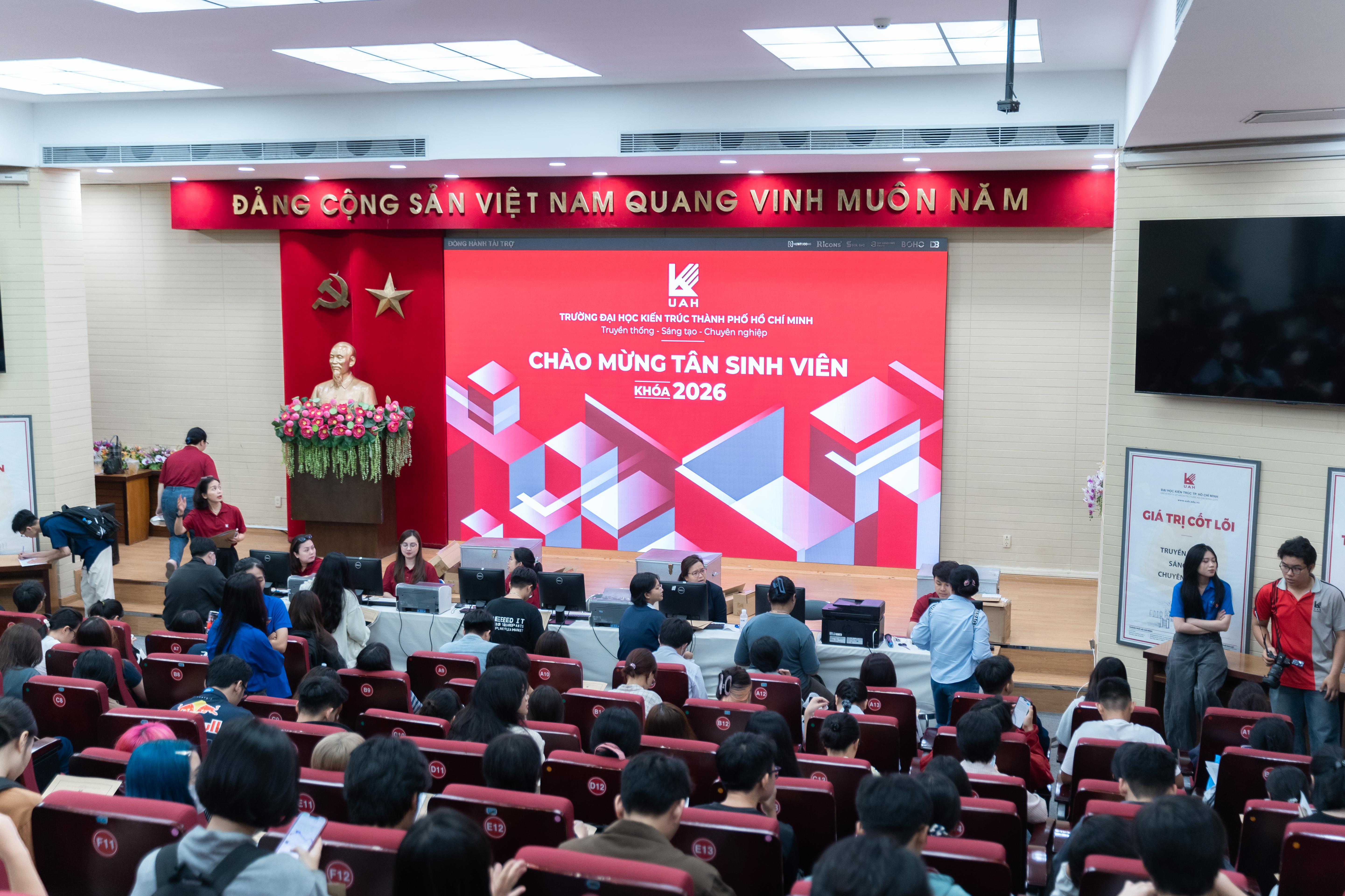 Thông báo về việc nhập học đối với thí sinh trúng tuyển hình thức đào tạo thường xuyên trình độ đại học năm 2026