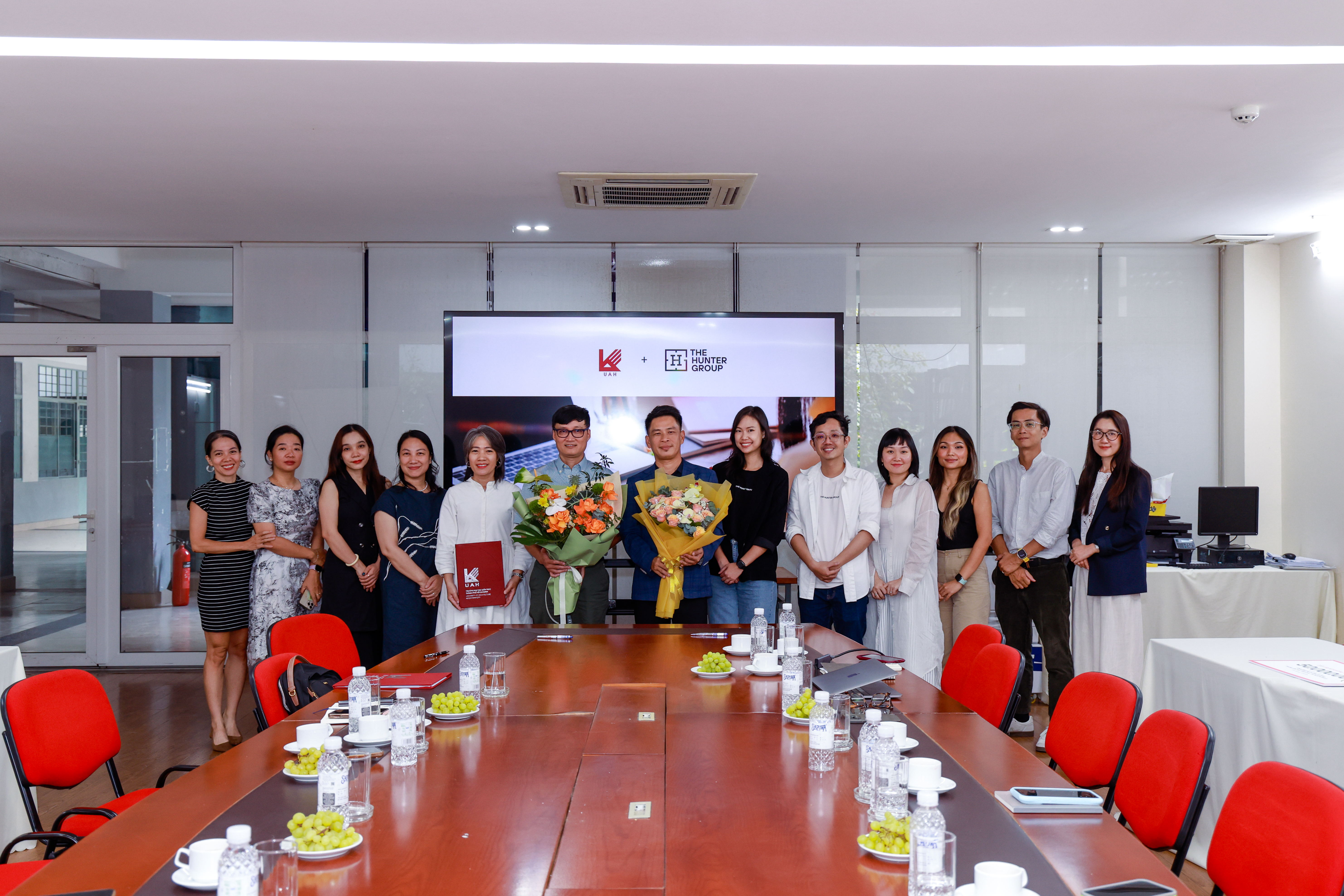 UAH hợp tác The Hunter Group: Kết nối thế hệ, thúc đẩy đổi mới sáng tạo